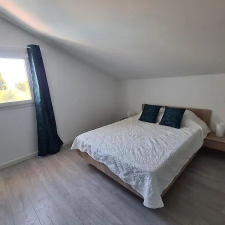 6-person In Sea View With Jacuzzi * San-Martino-di-Lota