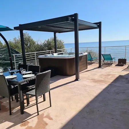 6-person In Sea View With Jacuzzi San-Martino-di-Lota