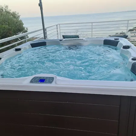 Apartment 6-person In Sea View With Jacuzzi San-Martino-di-Lota