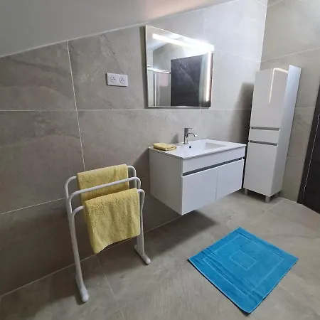 6-person In Sea View With Jacuzzi Apartament San-Martino-di-Lota