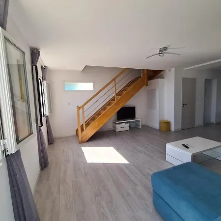 6-person In Sea View With Jacuzzi Apartment San-Martino-di-Lota
