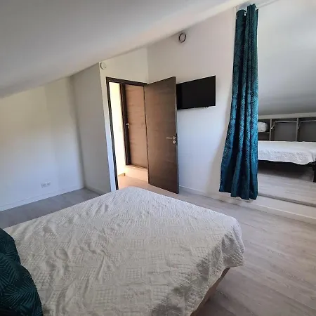 6-person In Sea View With Jacuzzi San-Martino-di-Lota