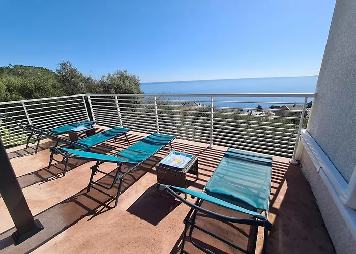 Apartamento 6-person In Sea View With Jacuzzi San-Martino-di-Lota