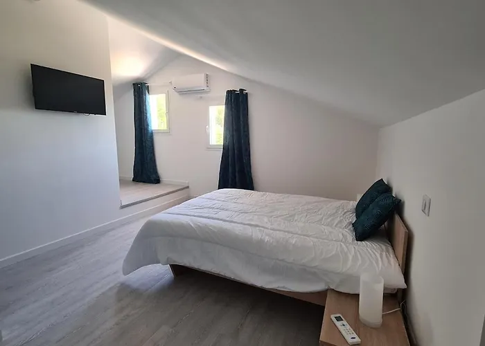 6-person In Sea View With Jacuzzi * San-Martino-di-Lota