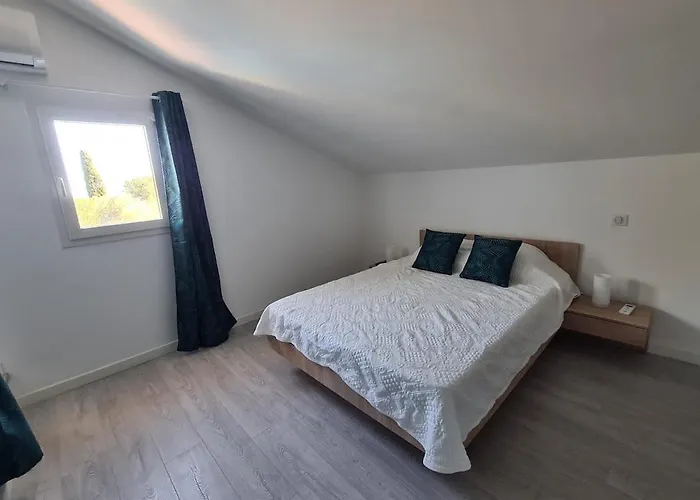 6-person In Sea View With Jacuzzi * San-Martino-di-Lota