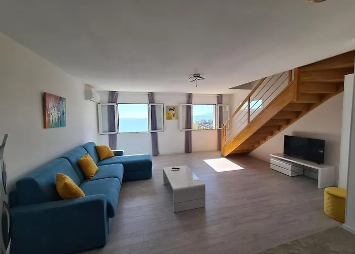 Apartamento 6-person In Sea View With Jacuzzi San-Martino-di-Lota