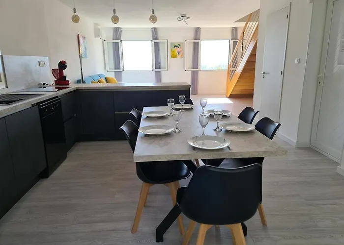 Apartamento 6-person In Sea View With Jacuzzi San-Martino-di-Lota