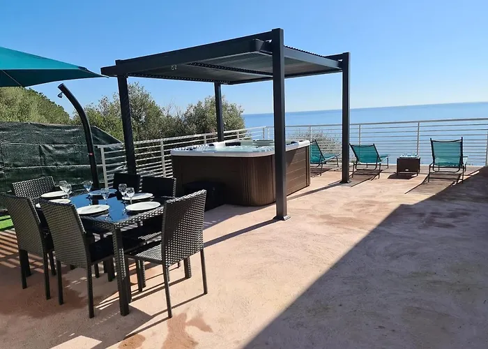 6-person In Sea View With Jacuzzi San-Martino-di-Lota